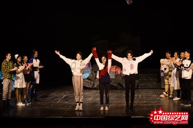 跨界出演音乐剧《我AI你》 李莎旻子挑大梁全程飙泪