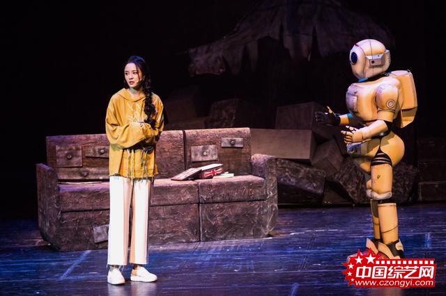 跨界出演音乐剧《我AI你》 李莎旻子挑大梁全程飙泪