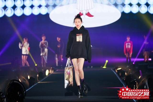 刘木子TGC时尚盛典开年首秀 粉丝表白“国民仙女”
