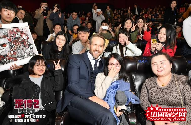 梗王“小贱贱”彰显漫威超英死侍本色 首映好评不断