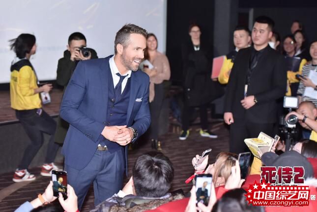 梗王“小贱贱”彰显漫威超英死侍本色 首映好评不断