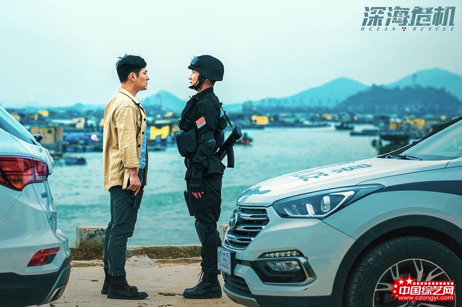 海军反恐题材电影《深海危机》曝光首张海报 核弹危机一触即发