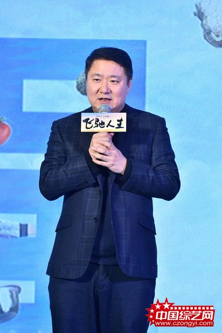 《飞驰人生》发布会变大型KTV现场 韩寒拉着沈腾主演们大合唱
