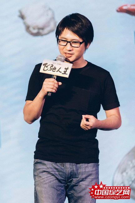 《飞驰人生》发布会变大型KTV现场 韩寒拉着沈腾主演们大合唱