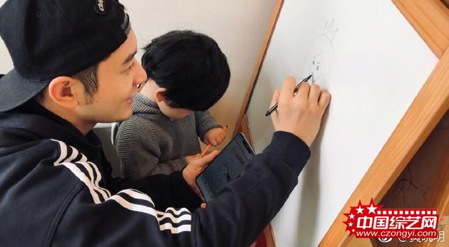 黄晓明零点发文为baby庆生 