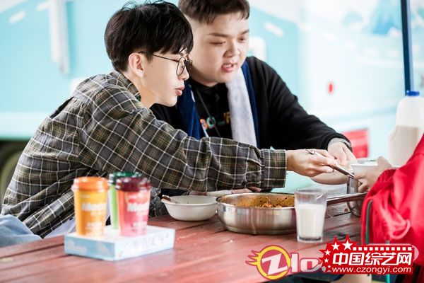 艾福杰尼费启鸣可可爱爱