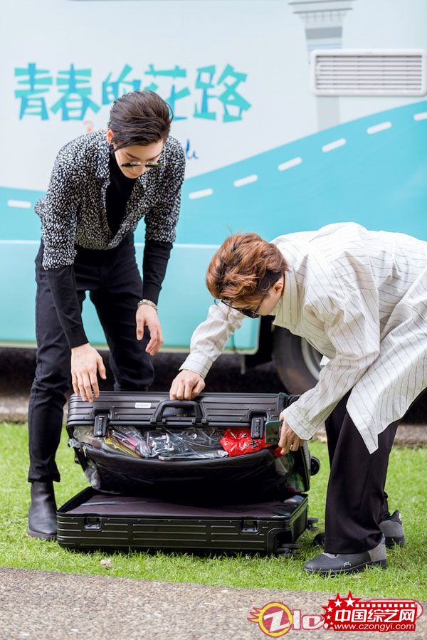 范丞丞王子异整箱子