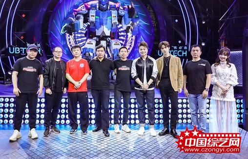 发布会现场明星战队经理人和领导嘉宾合影留念.jpg