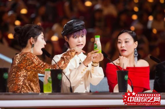 《巅峰之夜》邓男子秒变“提款机” 奇幻魔术震惊李宇春