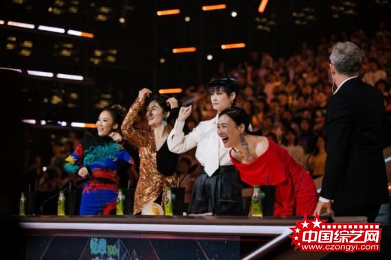 《巅峰之夜》邓男子秒变“提款机” 奇幻魔术震惊李宇春