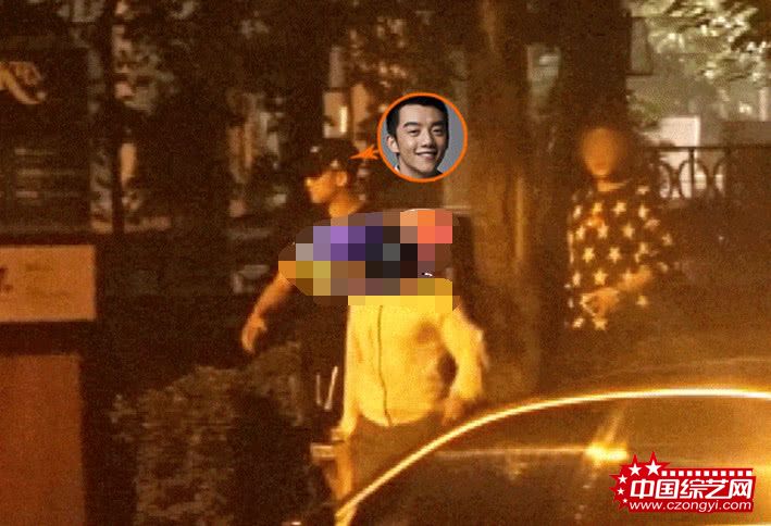 郑恺趁夜色约会三美女被拍 东张西望超谨慎