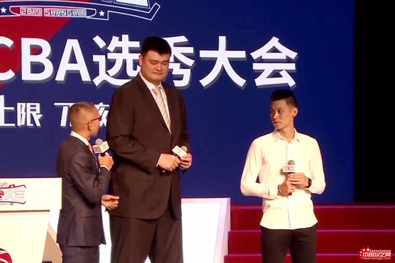 林书豪现身CBA选秀大会