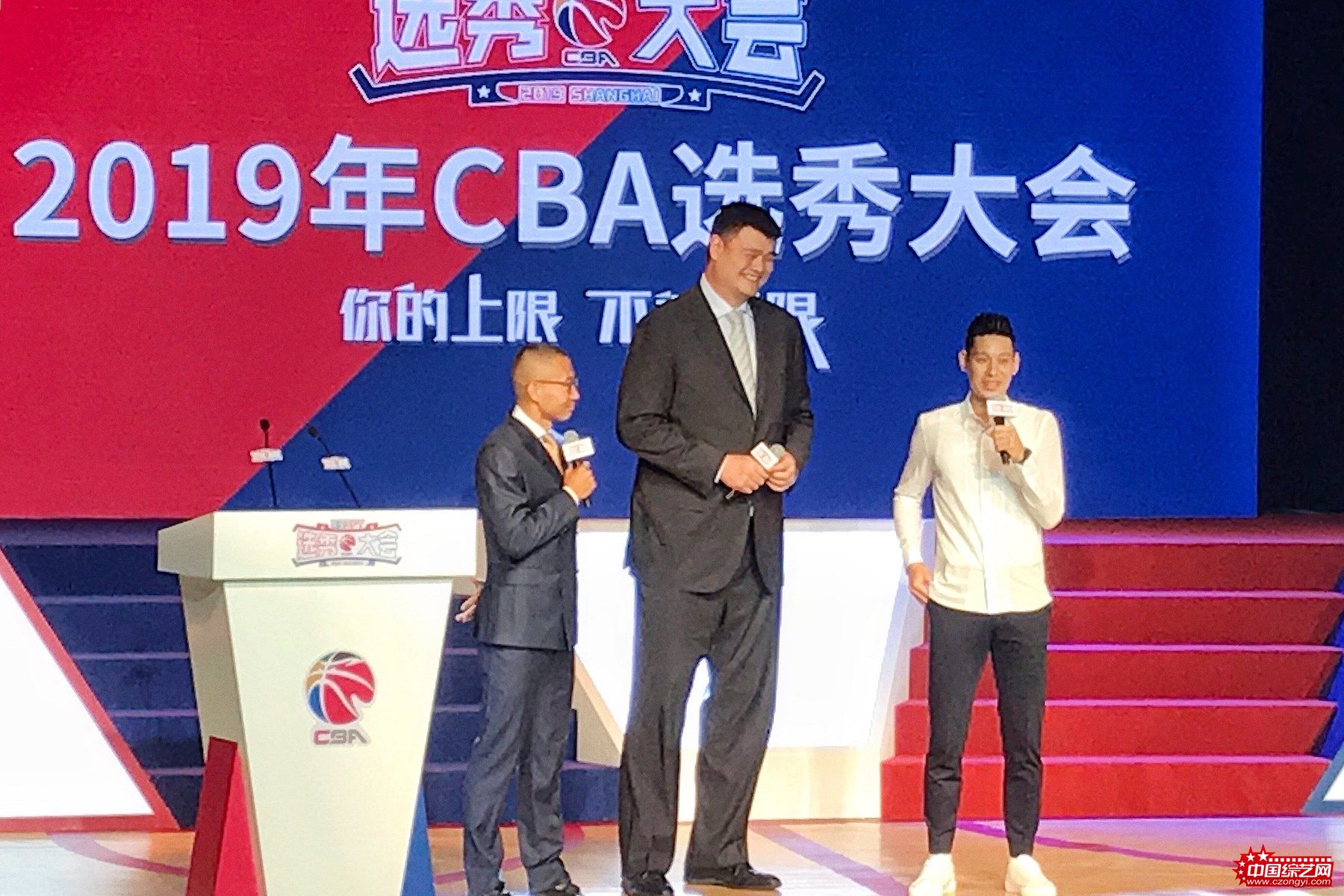 林书豪在CBA选秀大会现场