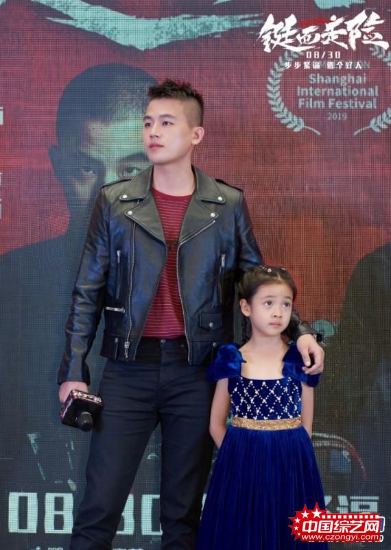 “最重庆”《铤而走险》山城首映 大鹏欧豪“自杀式”突破获赞