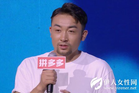一号男嘉宾现场表演唱歌
