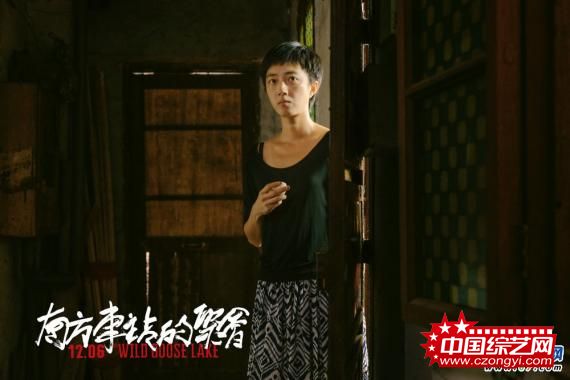 《南方车站的聚会》发制作特辑 刁亦男率“灯光考古者”光影造梦