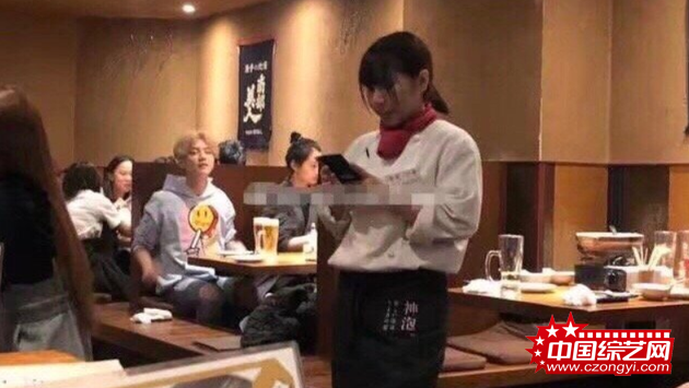鹿晗关晓彤日本约会照曝光