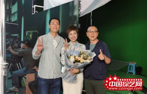 郑罗茜《他其实没有那么爱你》杀青 与杨祐宁同框引热议