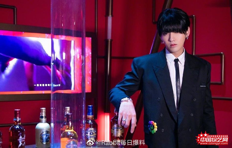 又恋爱？网曝吴亦凡与女生聊天记录 语气超暧昧