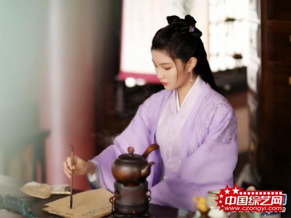 《明月曾照江东寒》界说“甜宠武侠” 蓝曼予演绎高颜值女医