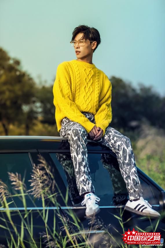 张赫宣献唱《挑灯斩蛇录》 燃情演绎奇幻斩蛇故事