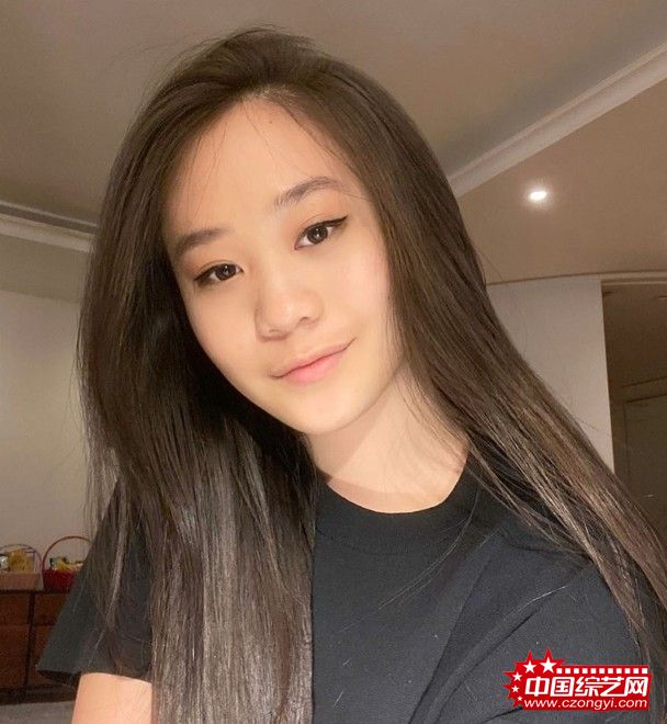 李连杰小女儿自曝抑郁症复发 因隔离状态憔悴