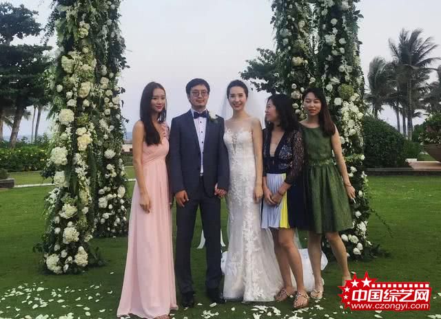 天猫总裁疑出轨网红张大奕 原配颜值身材不输明星