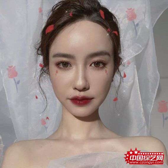 要嫁总裁？张大奕小三风波后晒婚纱照 疑上位成功