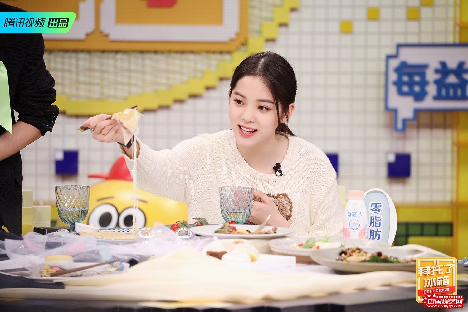 欧阳娜娜品尝《拜冰》料理