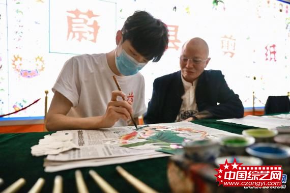 肖战参与“公益助农融媒体行” 助力助农新方式