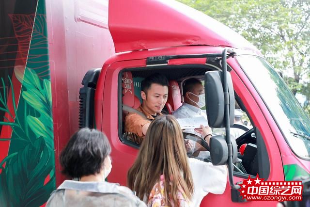 谢霆锋《中国好声音》直播 见证武汉