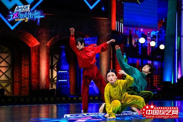 《这！就是街舞》第三季神仙作品燃爆全场，黄渤惊喜加盟晋级赛