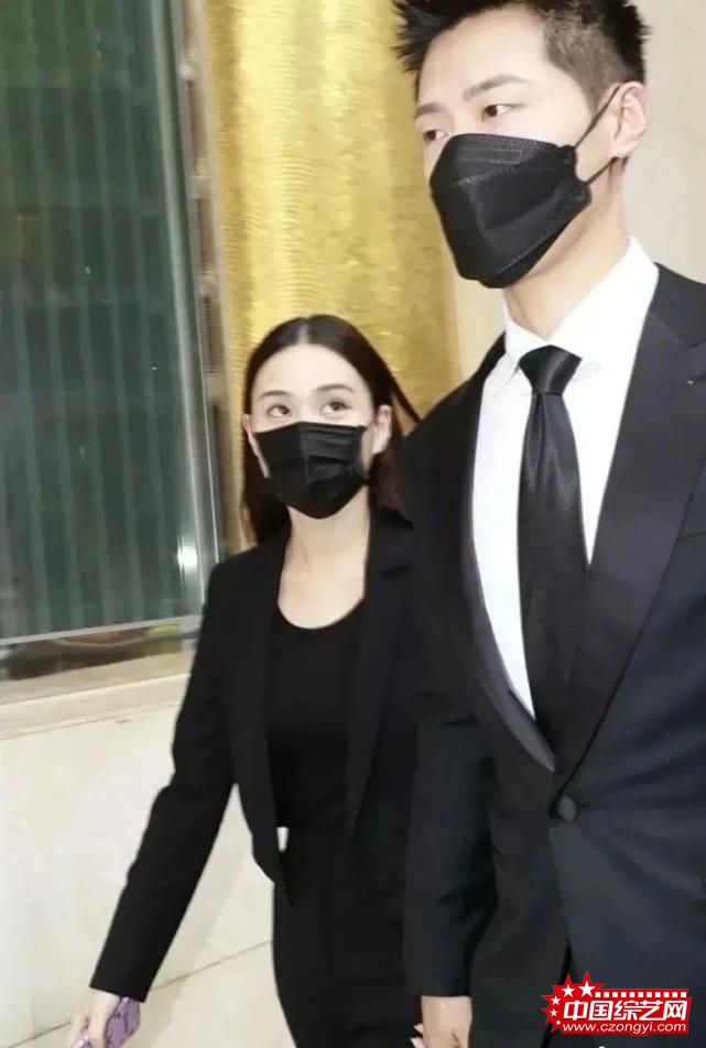  窦骁带何超莲回西安见家长 网友大赞有夫妻相