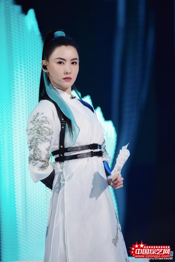 梦回河东狮吼！张柏芝一身白衣化身侠女英姿飒爽