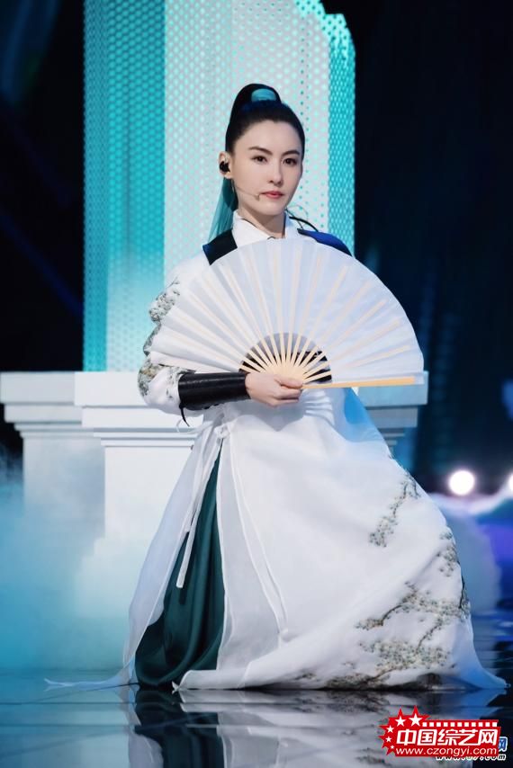 梦回河东狮吼！张柏芝一身白衣化身侠女英姿飒爽