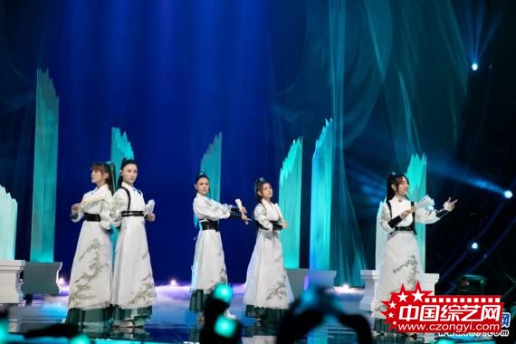 梦回河东狮吼！张柏芝一身白衣化身侠女英姿飒爽
