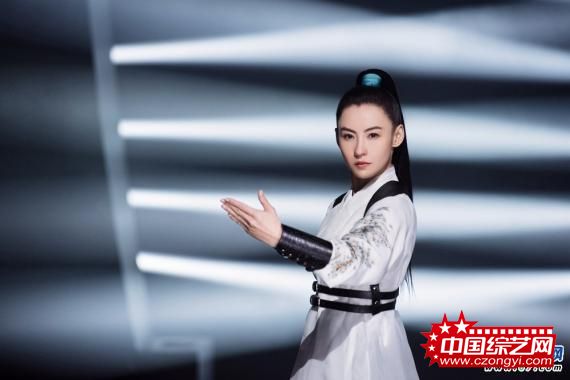 梦回河东狮吼！张柏芝一身白衣化身侠女英姿飒爽
