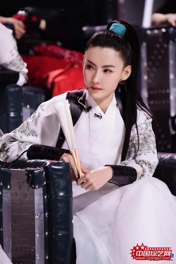 梦回河东狮吼！张柏芝一身白衣化身侠女英姿飒爽