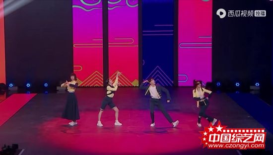 西瓜视频《上线吧!华彩少年》再续燃点 王一博黄子韬现场体验戏曲唱腔