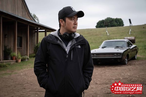 飙车被夹变“三明治”!《速度与激情9》唐老大以一敌二撞翻天