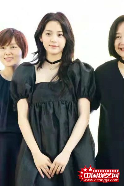 欧阳娜娜首张音乐专辑《NANA 藏》正式上线 跨界艺术展在上海开幕