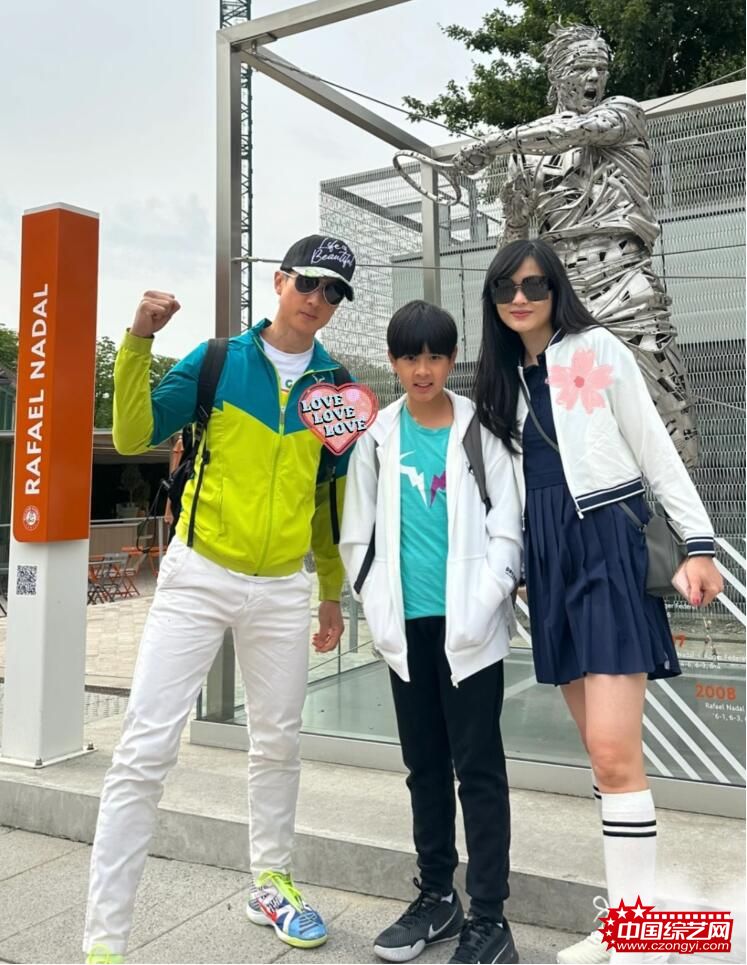  吴尊现身纳达尔退役仪式，泪洒现场见证传奇落幕