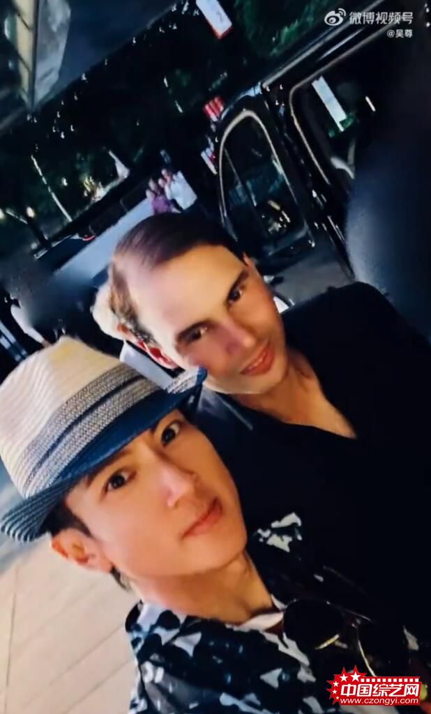 吴尊现身纳达尔退役仪式，泪洒现场见证传奇落幕