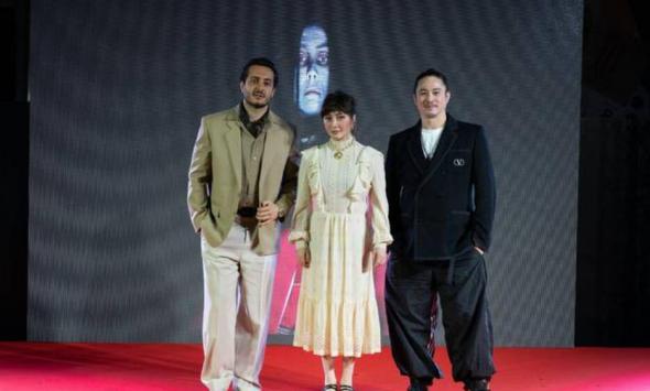何超力捧新人Iman 跨界展锋芒  7月将出诗集