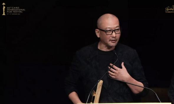 导演管虎获开罗国际电影节终身成就奖 将金字塔奖杯视为创作新起点