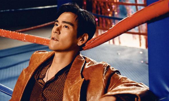 彭于晏《时装男士》开年刊封面大片 片场内外照见演员能量